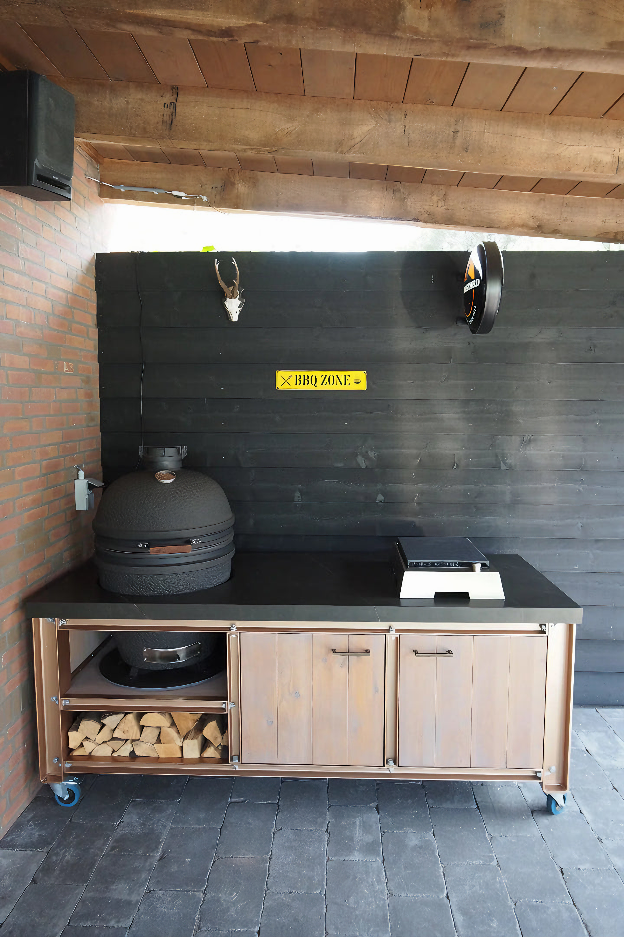 Big green egg buiten keuken