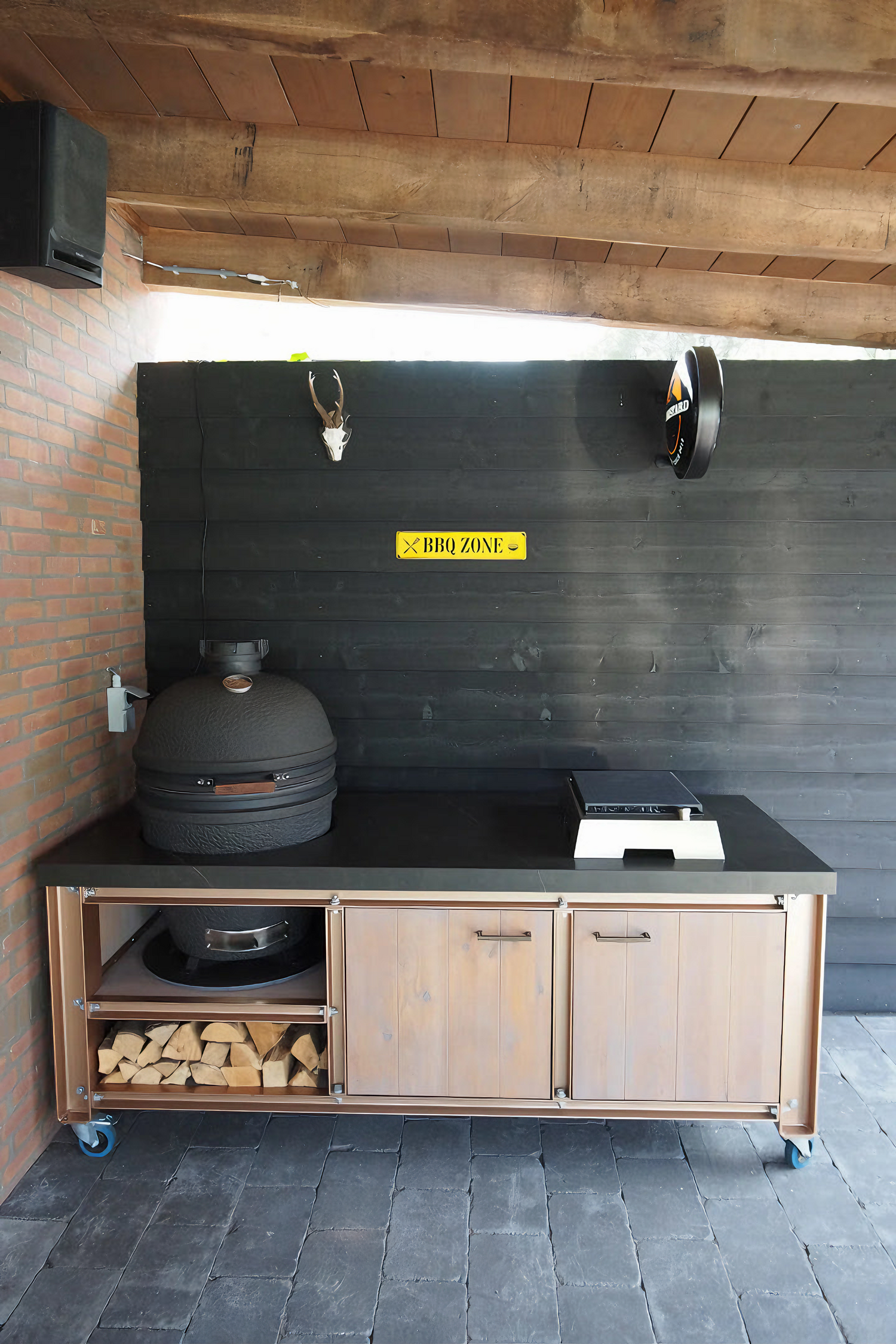 Big green egg buiten keuken